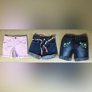 Little girls jean shorts, size 4/5.